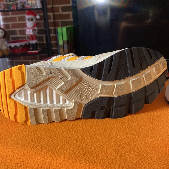 Women’s adidas - Picture 5 of 5